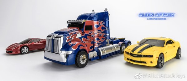 Alien Attack Toys El Cid Unofficial Movie Style Optimus Prime New Photos 08 (3 of 6)